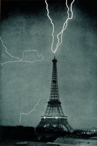 Одна из первых фотографий молнии в начале 20-го века