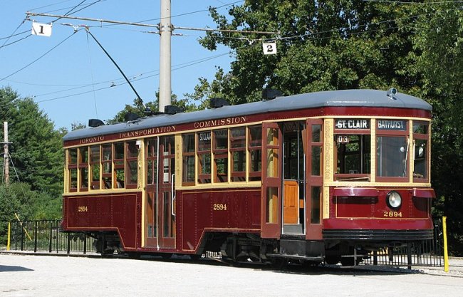 Полностью восстановленный трамвай из Торонто 1920 года.