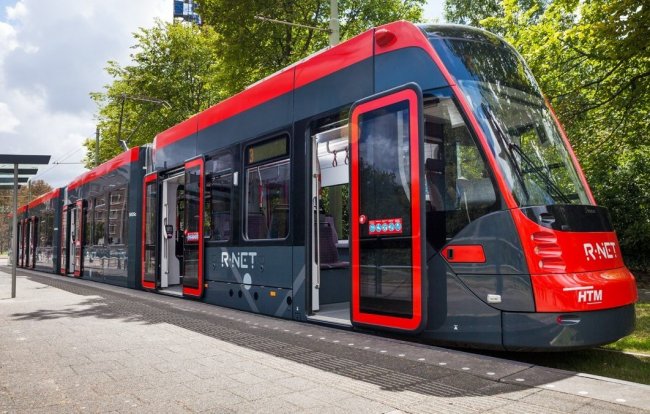 Современный трамвай Siemens в Гааге