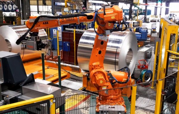 Промышленный робот ABB на производстве