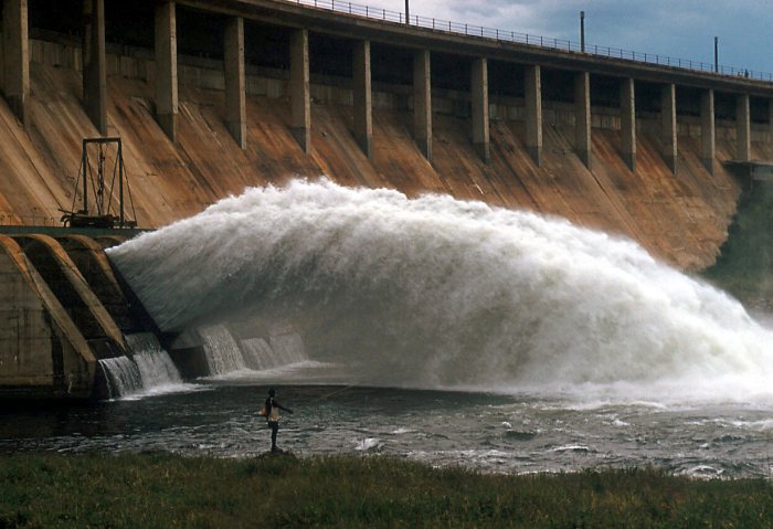 Плотина гидроэлектростанции в Уганде