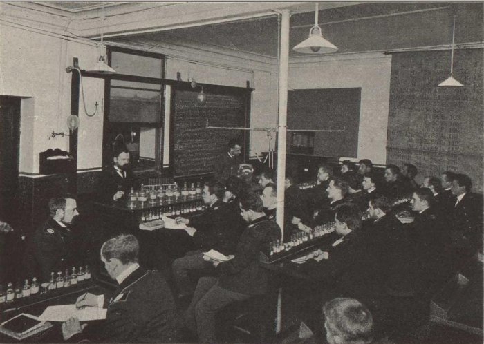 Химическая аудитория в 1899 - 1900 учебном году