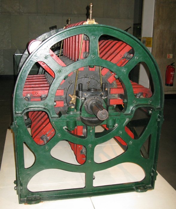 Электрический генератор Холмса, использовавшийся на маяке Саутер