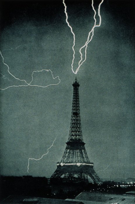 Молния ударяет в Эйфелеву башню, 3 июня 1902 года
