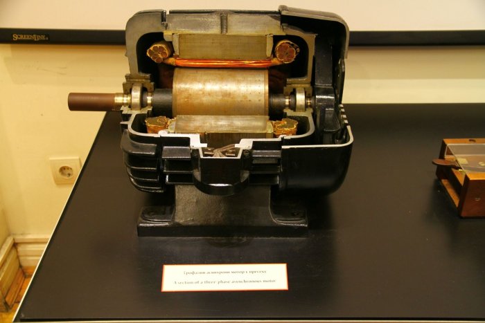 Асинхронная машина, собранная по чертежам Теслы