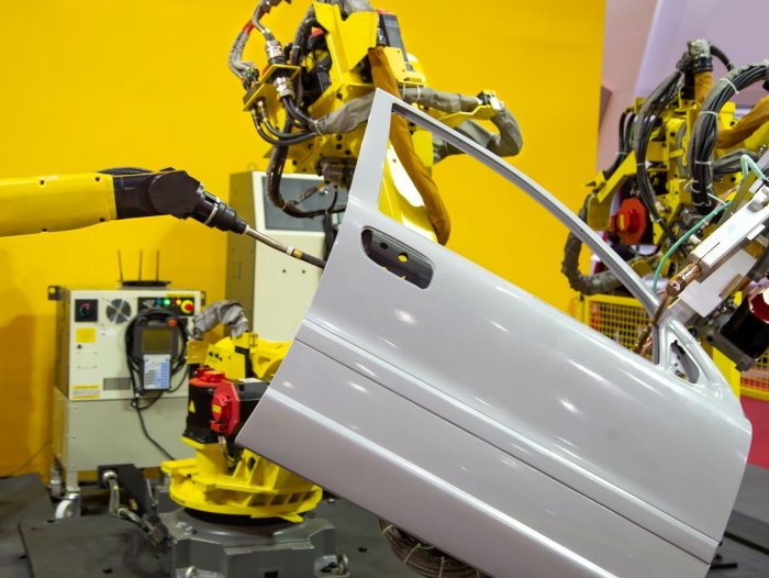 Точечная роботизированная сварка в автомобильной промышленности