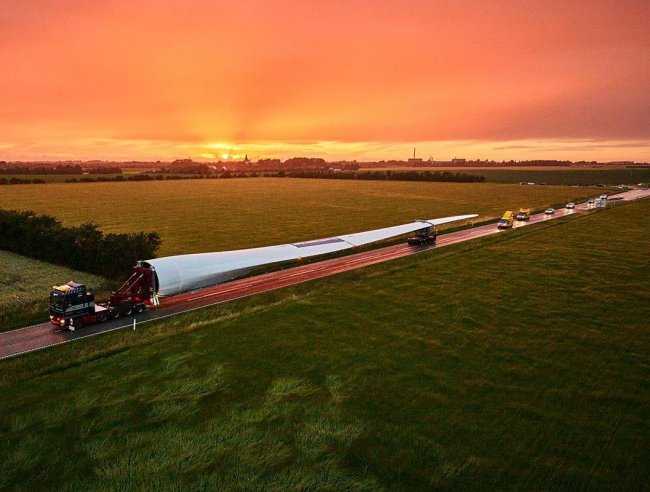 Транспортировка самой длинной в мире лопасти ветряной турбины