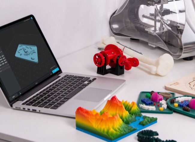 3D-печать создает твердые объекты в результате аддитивного процесса слоев пластика, металла, дерева, синтетических волокон и т. д.