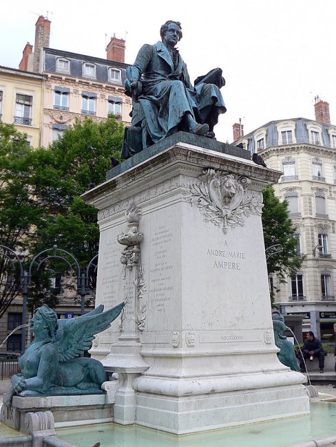 Памятник Амперу в Лионе