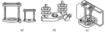 Шинодержатели для крепления плоских шин на плоскость (а) и ребро (б) и для крепления профильных шин (в) 