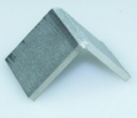 Образец из сваренной нержавеющей стали и алюминия подвергнут испытанию на изгиб