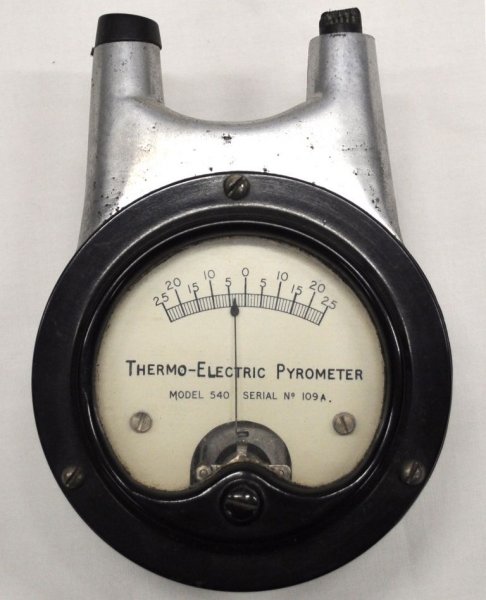 Старинный термоэлектрический пирометр 1910 года