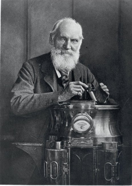 Уильям Томсон (лорд Кельвин) со своим компасом, 1902 год