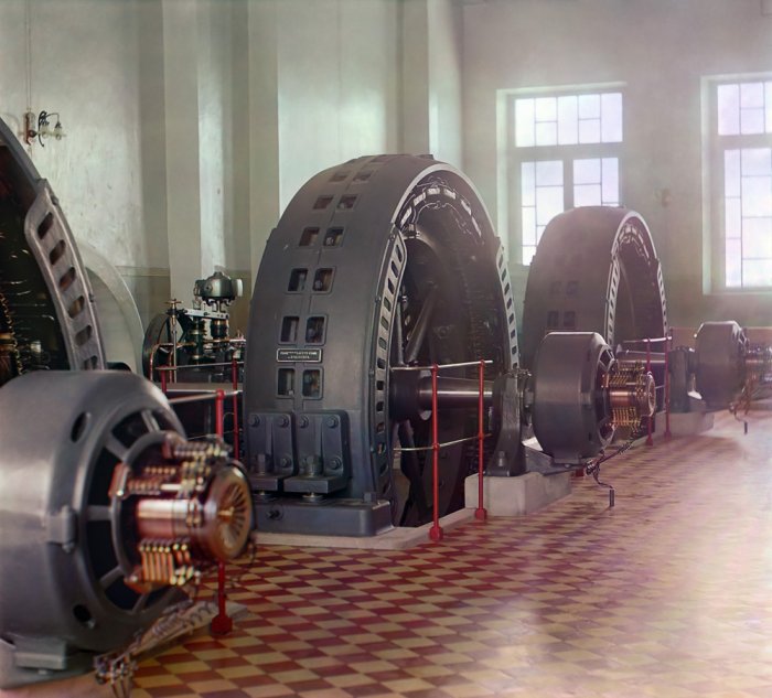 Внутренний вид электрической станции в Гундукуше