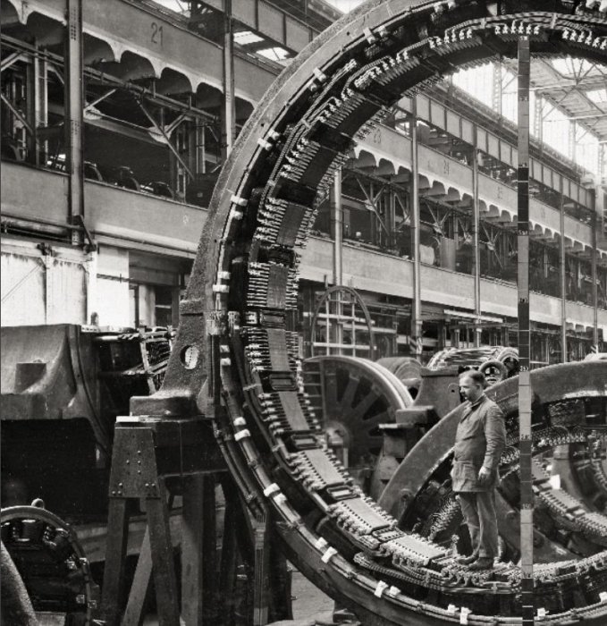 Производство электрогенераторов на заводе Сименс в начале XX века