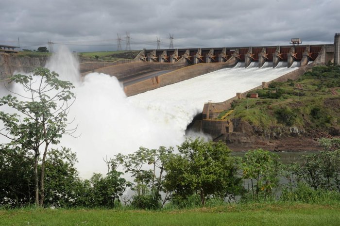 Гидроэлектростанция Итайпу (Бразилия, Парагвай)