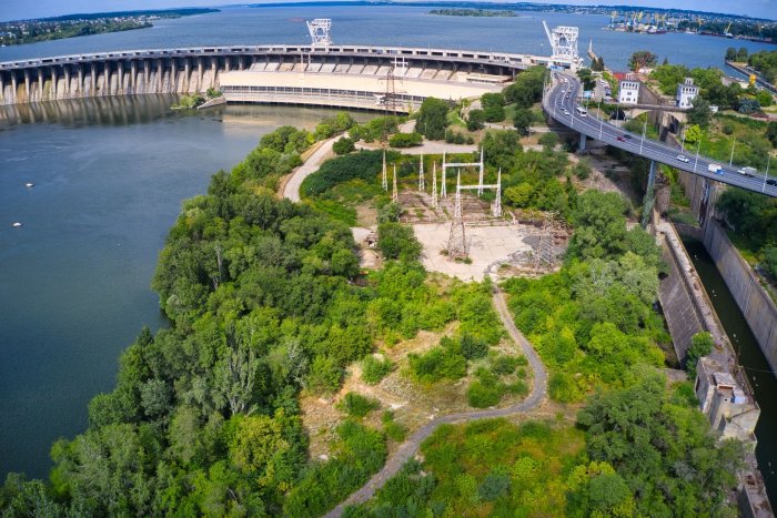 Днепровская ГЭС на Днепре в Запорожье, Украина