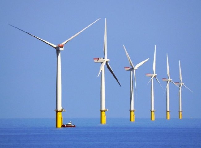 Ветроэнергетические установки, построенные недалеко от побережья моря