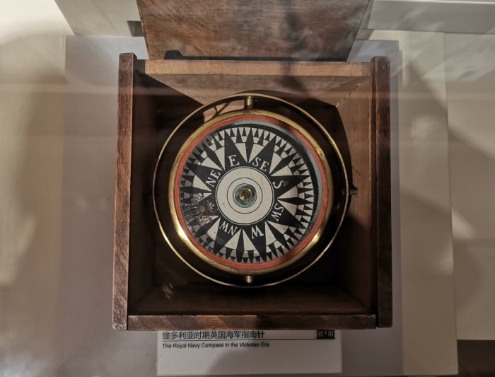 Викторианский британский военно-морской компас