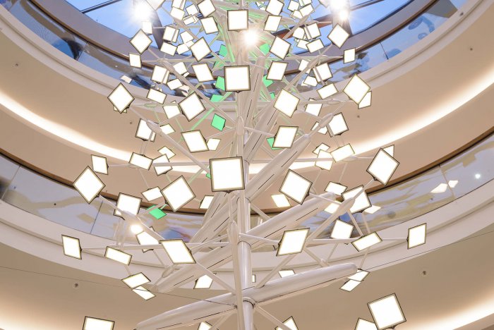 OLED-инсталляция в лобби офисного центра Франкфурта